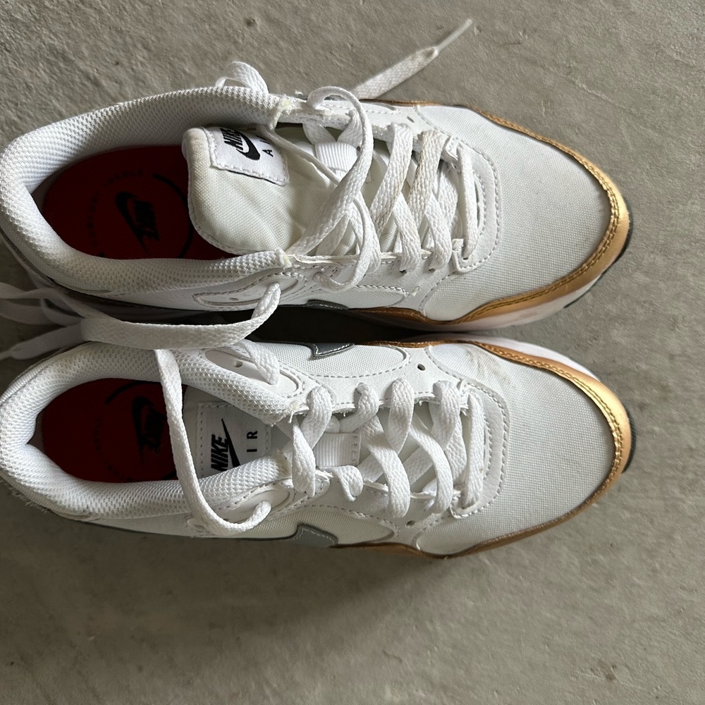 Women’s shoes